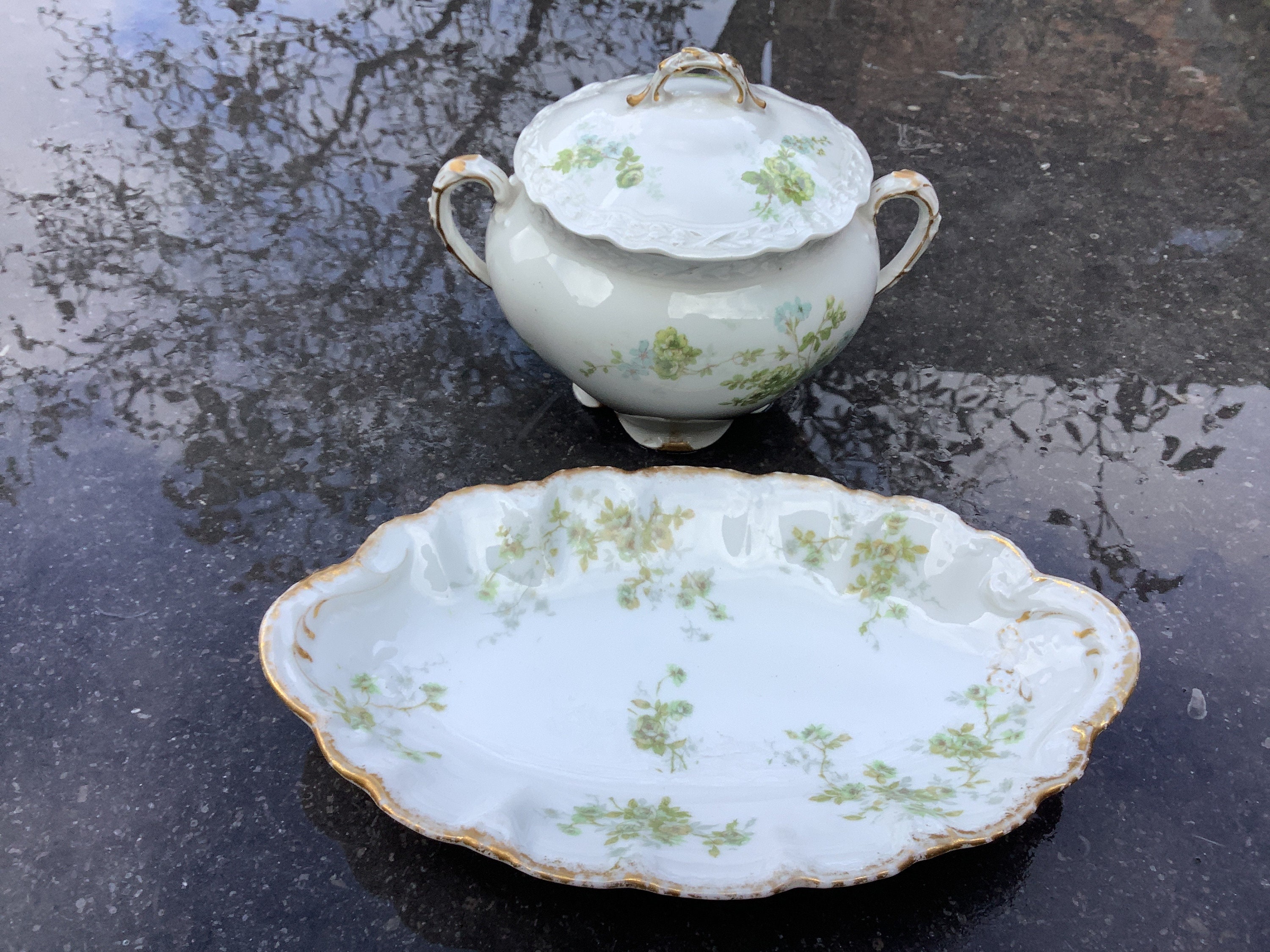 LOT DE 2 grandes tasses pot à eau à lait sucrier en porcelaine Limoges