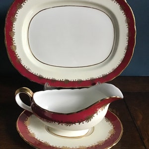 Aynsley porcelain 8013 set of serving bowl and sauce boat.