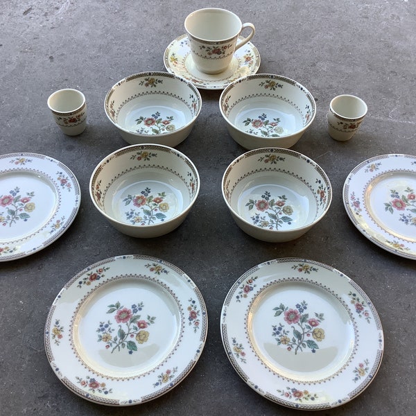 Royal Doulton Kingswood ensemble de 11 articles.