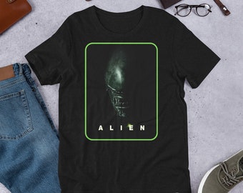 Shirt - Alien - 1979 sci fi horror by Ridley Scott. Stars Tom Skerritt,  John Hurt. Xenomorph V5