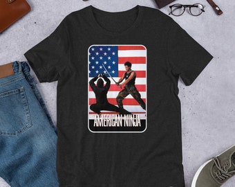 Camisa - American Ninja, filme americano de ação de artes marciais de 1985, Cannon Films. Estrelado por Michael Dudikoff. Filmes de canhão.