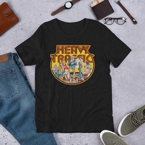 Shirt - Heavy Traffic è un film americano di commedia drammatica d'azione dal vivo/animato del 1973, scritto e diretto da Ralph Bakshi. V1