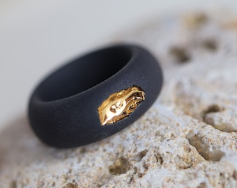 MARIA, contemporary ring designs, black and gold porcelain ring ideal to be everyday ring and to be a special gift for her