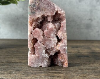 Amatista rosa de forma libre / Energía centrada en el corazón / Sanación emocional / Amor propio / Cristal único para la calma y el equilibrio