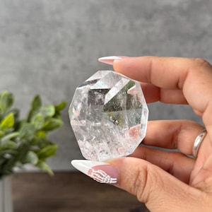 Clear Quartz Diamond Carving | Amplification & Clarity | High-Vibration Crystal | Meditation Stone | Spiritual Décor