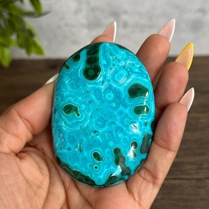 Chrysocolla Malachite Palm Stone: Handheld Heart & Throat Chakra Gemstone