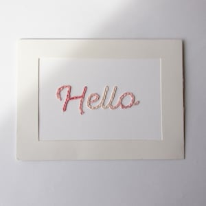 Carte brodée "Hello"