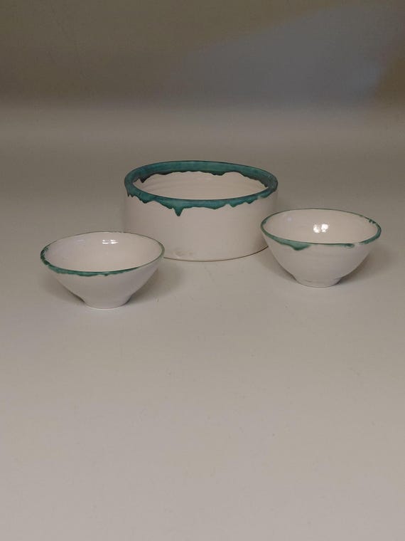 Deep Dish with two matching Bowls