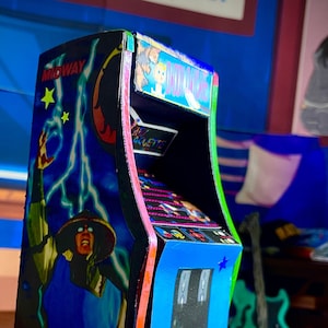 3D-gedruckte Miniatur-Retro-Arcade-Maschine