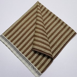 Pañuelo Fendi vintage, Accesorios bandana Fendi, Pañuelo de bolsillo Fendi, Bufanda Fendi, Bufanda de cuello Fendi, Bufanda Fendi Babushka