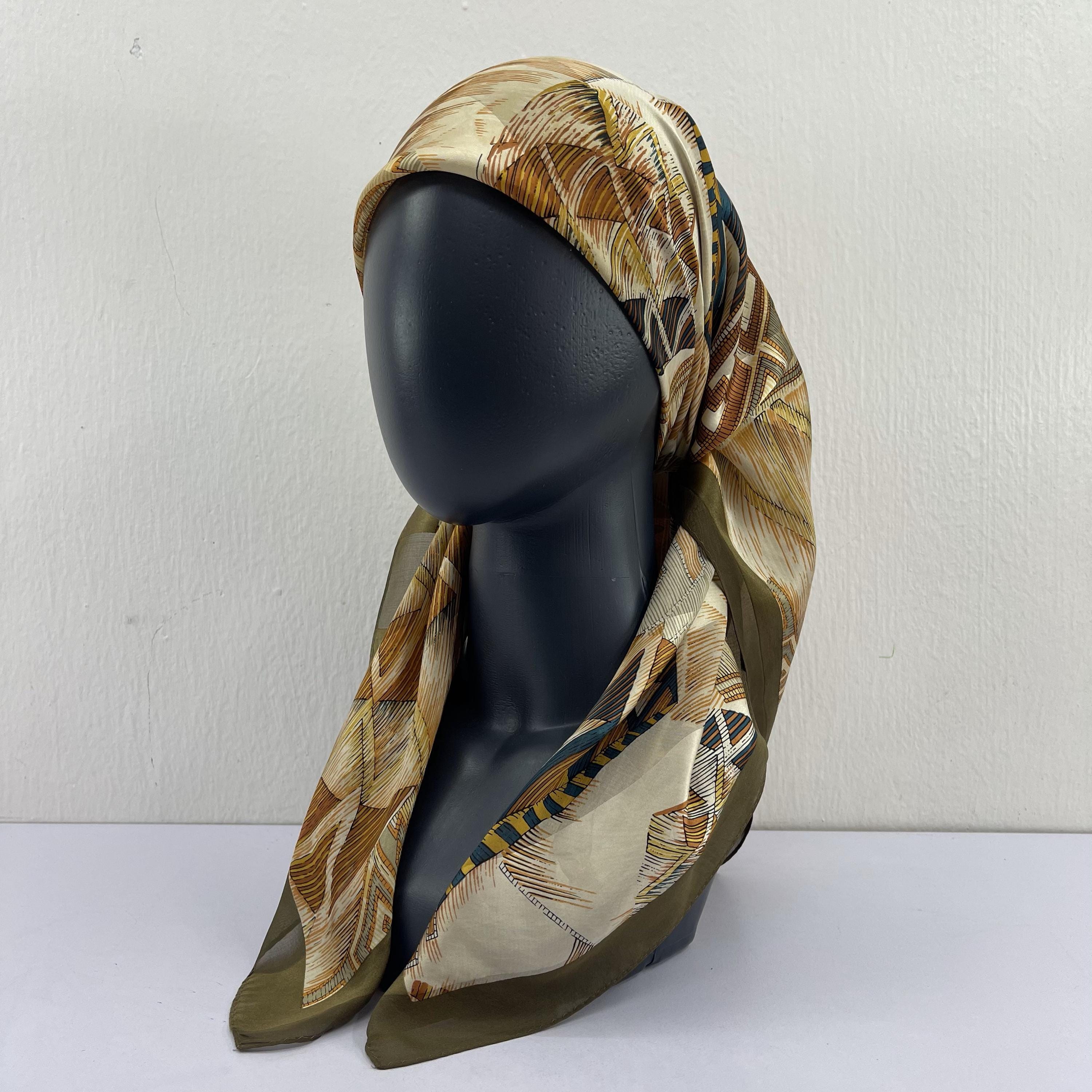 スカーフ　la fenice アンティークアイテム柄シルク　絹100% 88cm La Fenice 大判 シルクスカーフ - メルカリ