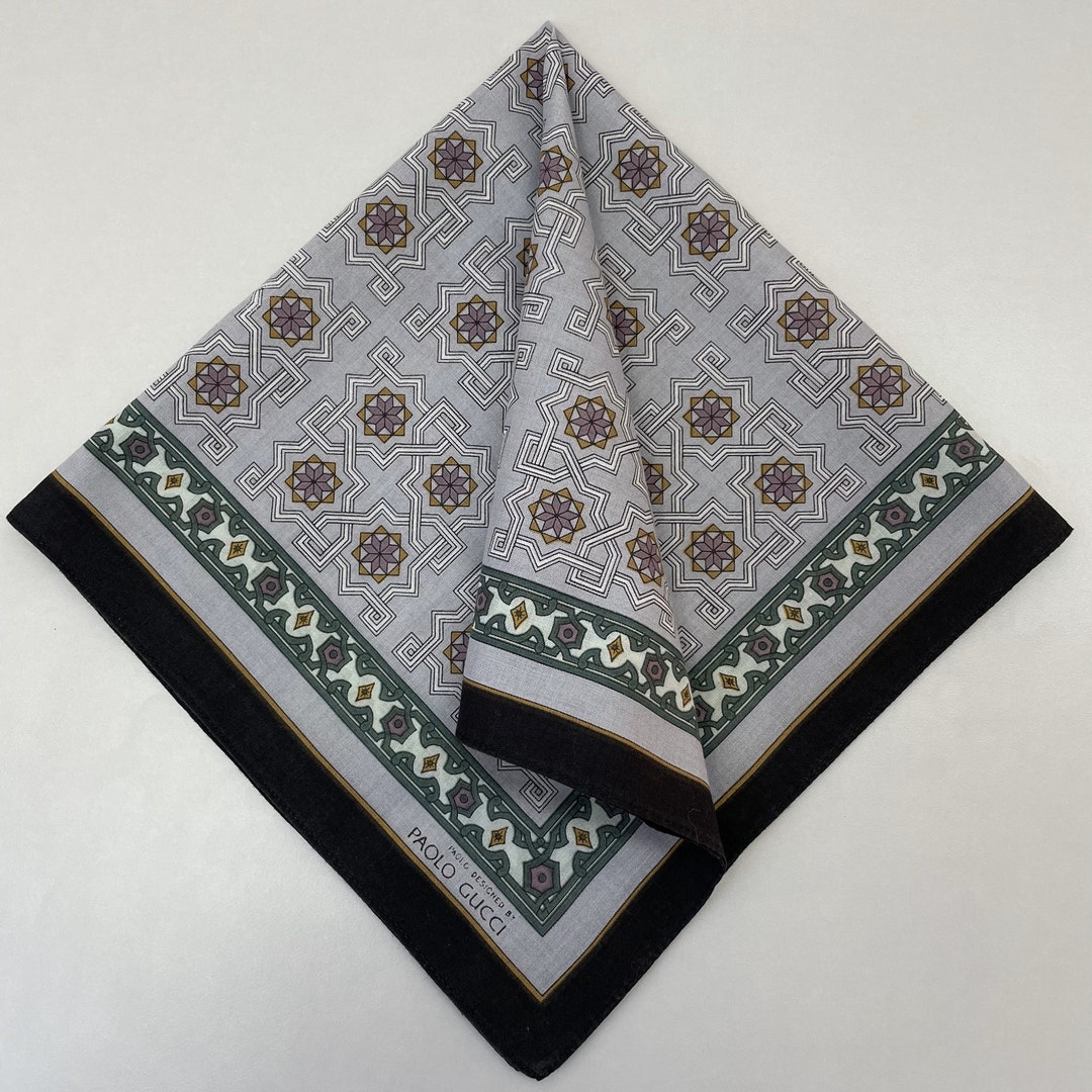 PAOLO GUCCI ハンカチ　バンダナ　40cm角　赤素敵　新品未使用 PAOLO GUCCI ハンカチバンダナ40cm角赤素敵新品未使用