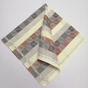 Pañuelo Fendi vintage, accesorios de bandana Fendi, cuadrado de bolsillo Fendi, bufanda Fendi, bufanda de cuello Fendi, bufanda Fendi Babushka