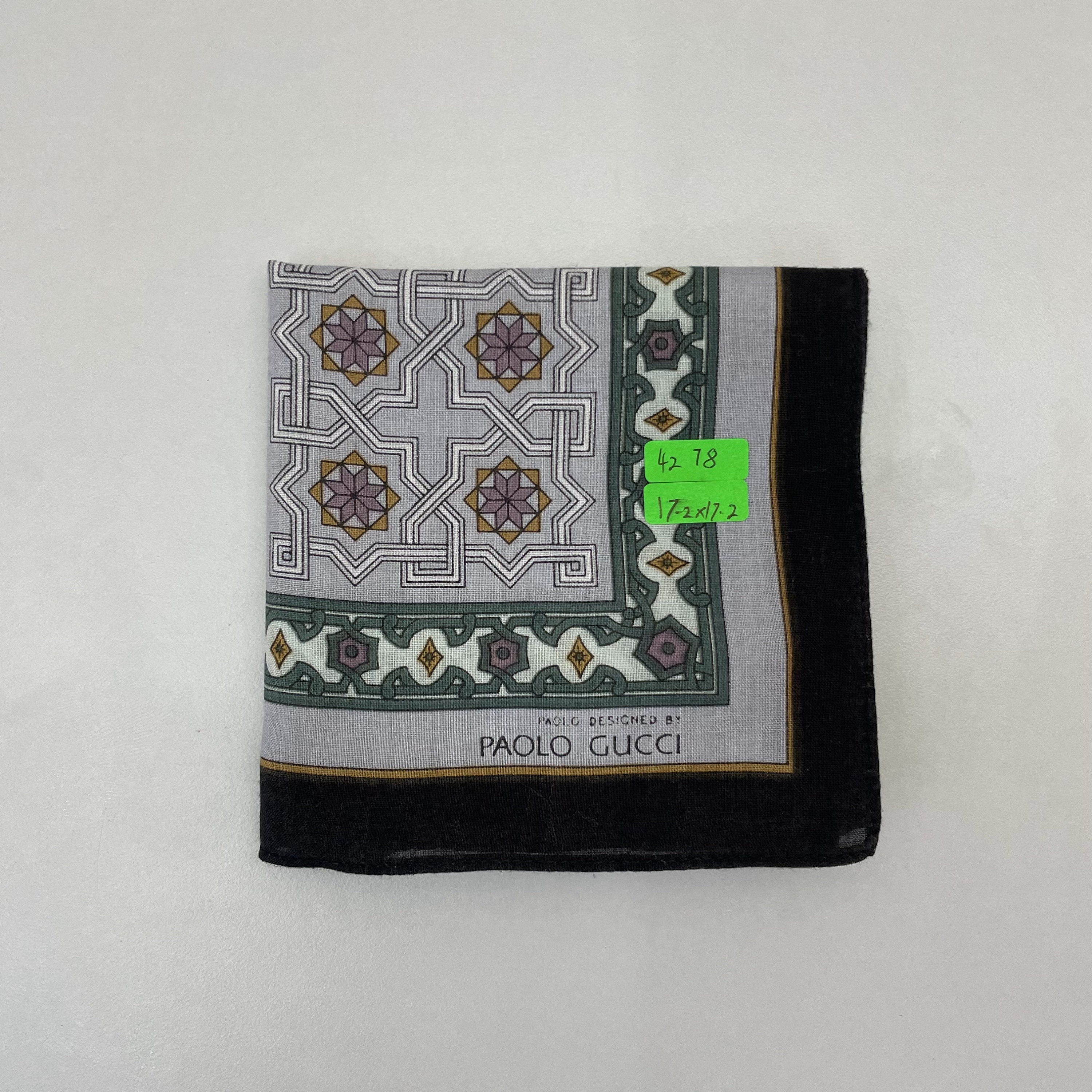 PAOLO GUCCI ハンカチ　バンダナ　40cm角　赤素敵　新品未使用 PAOLO GUCCI ハンカチ バンダナ 40cm角 赤素敵 新品未使用 - メルカリ