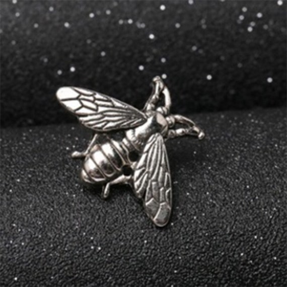 Bee collar pin deals