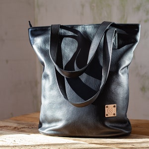 Classic leather tote bag, leather purse, minimalist tote, shoulder bag Black