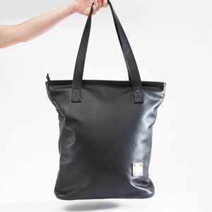 Classic leather tote bag, leather purse, minimalist tote, shoulder bag image 4