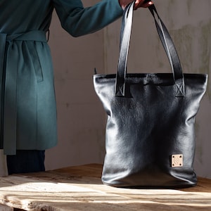 Classic leather tote bag, leather purse, minimalist tote, shoulder bag image 5