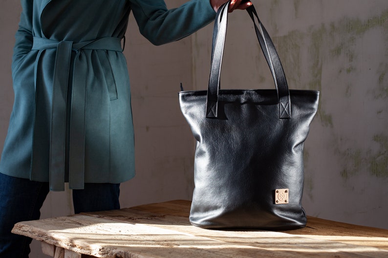Classic leather tote bag, leather purse, minimalist tote, shoulder bag image 5