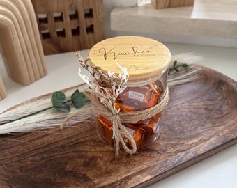 Candy jar engraved with "Kisses for Mom" – a loving Mother's Day gift