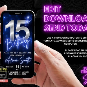 Op de afbeelding: Een digitaal telefoonscherm met een uitnodiging voor een 15e verjaardag met een zilveren 15 op een blauwe achtergrond met witte sterren. De tekst luidt "15e verjaardag" in handschrift. De uitnodiging is voor Adrian Smith en is voor zondag 25 november om 21:00 uur. De uitnodiging bevat ook een waarschuwing dat het ontwerp auteursrechtelijk beschermd is.