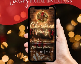 Pode incluir: Um smartphone exibe um convite digital para uma festa de Natal. O convite apresenta uma cena festiva de lareira com uma coroa, meias e as palavras "Christmas Party". O convite inclui a data, hora e local.
