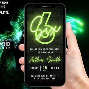 Könnte beinhalten: Eine digitale Einladung zu einer 6. Geburtstagsfeier mit einem grünen Neon-Schild, auf dem "Six" steht. Die Einladung ist für Arthur Smith und findet am Sonntag, den 25. November um 19:00 Uhr statt. Die Einladung enthält eine Adresse und RSVP-Informationen.