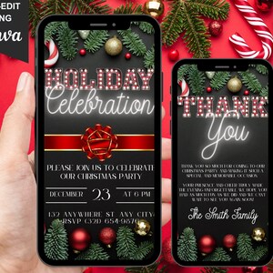 Op de afbeelding: Twee telefoon schermmocups met een kerstfeest uitnodiging en een bedankkaart. De uitnodiging heeft een rood lint en de tekst "Holiday Celebration" in witte lichten. De bedankkaart heeft de tekst "Thank You" in witte lichten. Beide mockups zijn geplaatst tegen een rode achtergrond met kerstversiering.