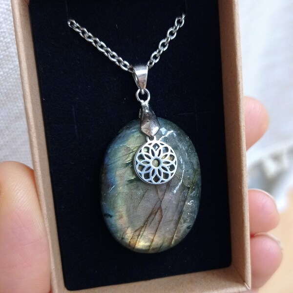 Pendentif Labradorite et sa breloque rosace