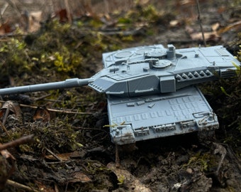 Detailed Leopard 2A7V Tank Model for Modern Warfare Enthusiasts - Tabletop Decor Diorama