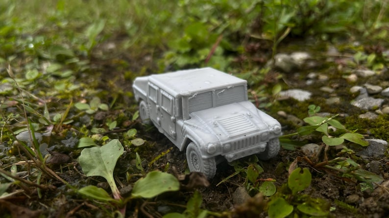 Armored Humvee: (HMMWV) Modern Military Vehicle, Model Railroading, and ...