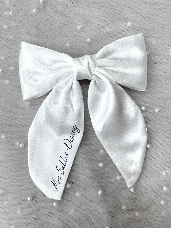 Personalised Wedding Bow, Custom Name Hair Bow Clip, Bride to be Hair Bow, Hen Favour, Bridal Party Hair Clip Bow Gift