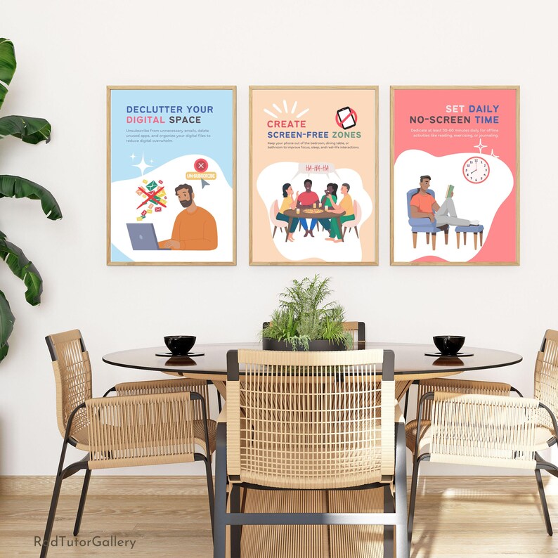 K&ouml;nnte beinhalten: Drei gerahmte Poster mit den Texten: "Declutter Your Digital Space", "Create Screen-Free Zones" und "Set Daily No-Screen Time". Die Poster zeigen Illustrationen von Menschen und digitalen Ger&auml;ten, mit einem Esstisch und St&uuml;hlen im Vordergrund.