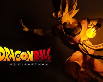 Figurine Goku, Figurine Dragon Ball, statue de collection avec LED intégrée sur boule d'énergie, 28 cm, 12K, Made in Italy