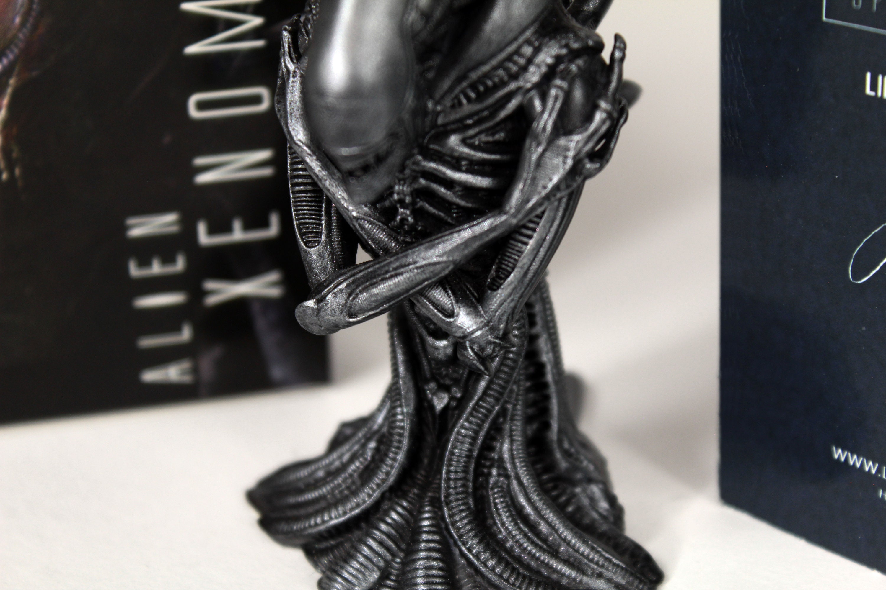 Figurine Alien Xenomorph 28cm - Pose Bouddha, Collection Film - Neuve Sous Boîte