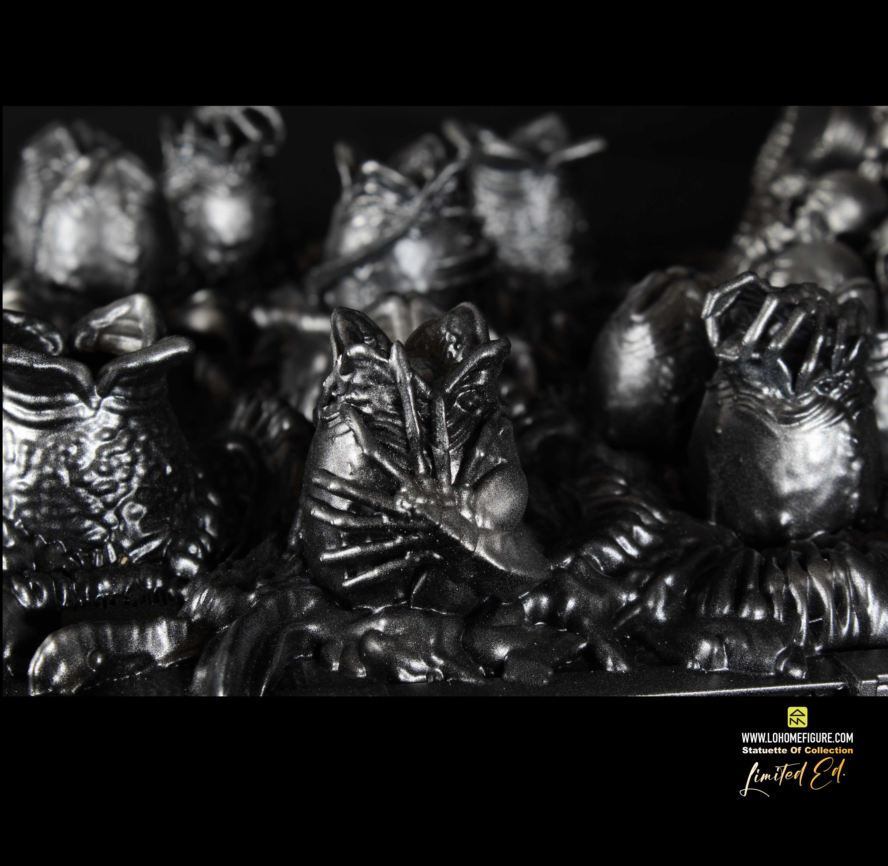 Alien Statue, Xenomorph Figure Limited Edition With LED and Base