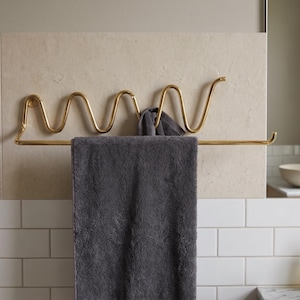 Modern Gold Brass Towel Rack, Sculptural Zigzag Wall Mounted Towel Rail, Minimalist Designer Bathroom Decor, Luxury Polished Brass Towel Bar