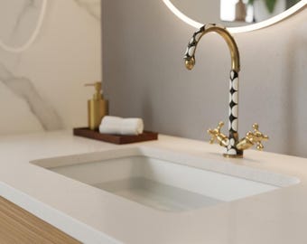 Grifo marroquí de latón hecho a mano - Grifo con cuello de cisne con incrustaciones de cerámica en blanco y negro