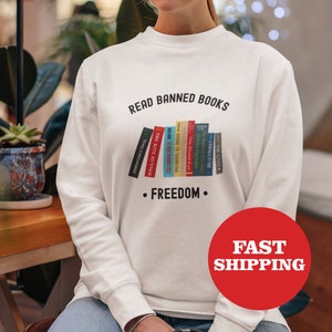 Lesen Sie verbotene Bücher Sweatshirt, Unisex Sweatshirt, Buchliebhaber Premium Crewneck, Geschenk für Buch untere, Banned Books Club, ich bin mit dem verbotenen