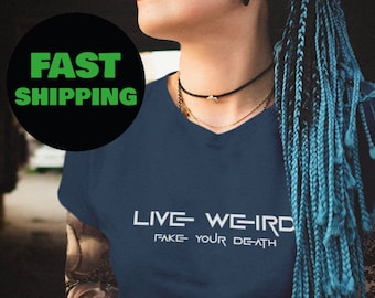 Live Weird Fake Your Death, Lustiges Tier Shirt, Tolles Opossum T-Shirt für Männer Frauen, Cooles Grafikshirt, Unisex Shirt, Tier T-Shirt, Waschbär.