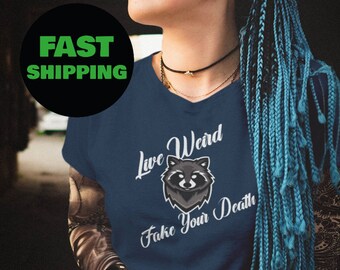 Live Weird Fake Your Death, Lustiges Tier Shirt, Tolles Opossum T-Shirt für Männer Frauen, Cooles Grafikshirt, Unisex Shirt, Tier T-Shirt, Waschbär.