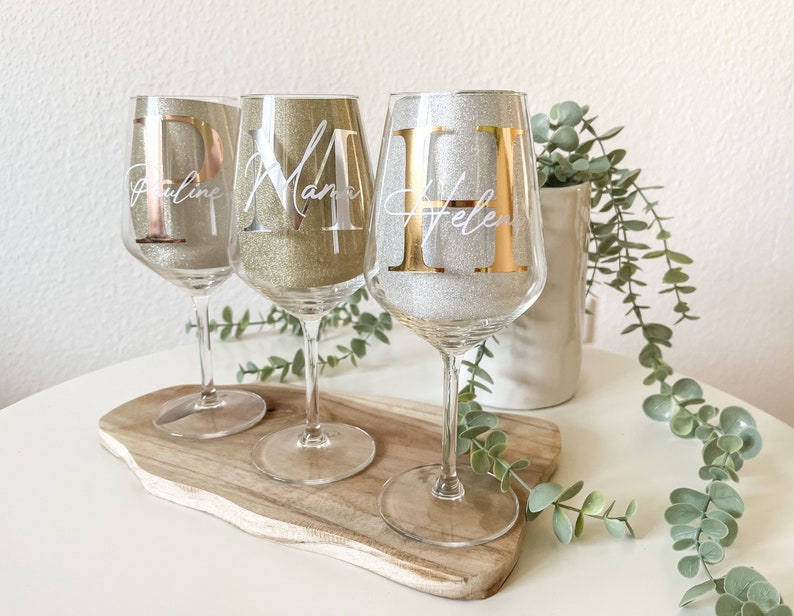 Weinglas Glas personalisiert Name Geschenkidee Männer / Frauen Geschenk Geburtstag Einzug Muttertag JGA beklebt Bild 1