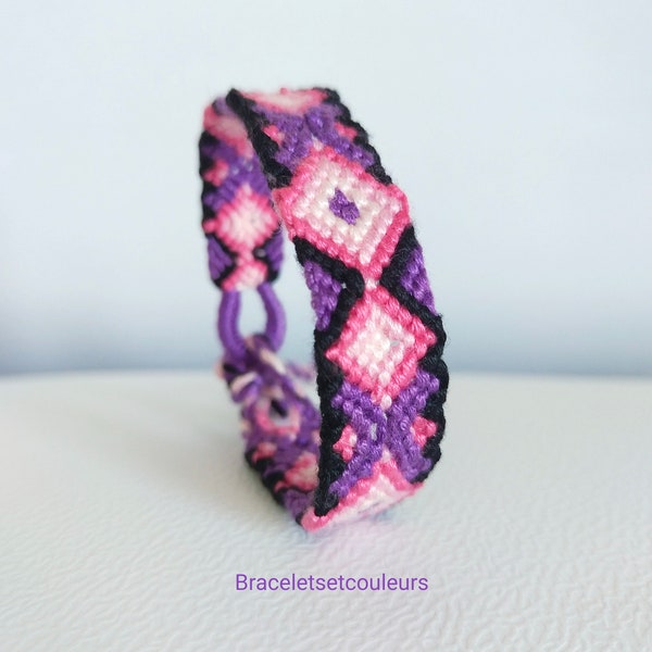 Bracelet brésilien fait main violet, noir et dégradés de roses avec losanges