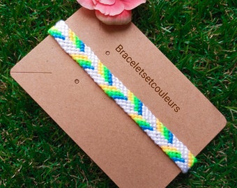 Bracelet brésilien fin blanc et couleurs fluos