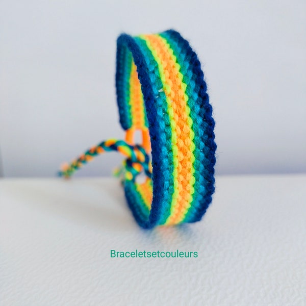 Bracelet brésilien fait main lignes multicolores, bleu, vert, orange fluo et jaune fluo