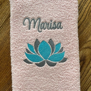 Toalla de sudor de yoga personalizada / toalla de mano de gimnasio con flor de loto / toalla de yoga / toalla de entrenamiento / toalla de mano de baño