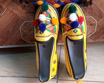Handmade Moroccan Leather Slippers: Colorful Boho Babouche