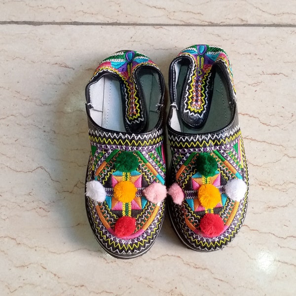 Moroccan Babouche, Berber Slippers, Moroccan Slippers, Pom Slippers, Moroccan Shoes, Babouche Slippers