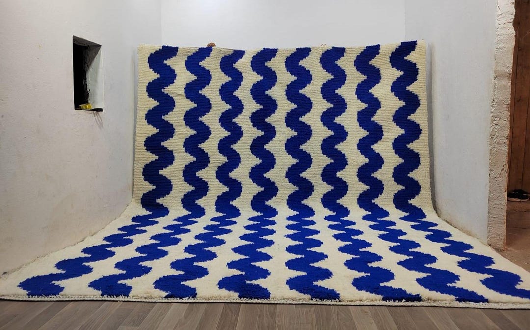 Tapis En Laine Noué Main Du Maghreb, Motif Bleu Et Blanc, Artisanal D'occasion