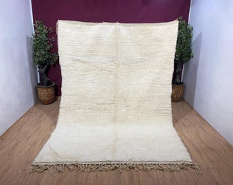 Handmade White Wool Moroccan Rug: Custom Tufted Rug